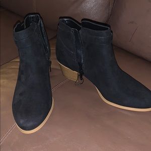 Giani Bernini suede leather booties